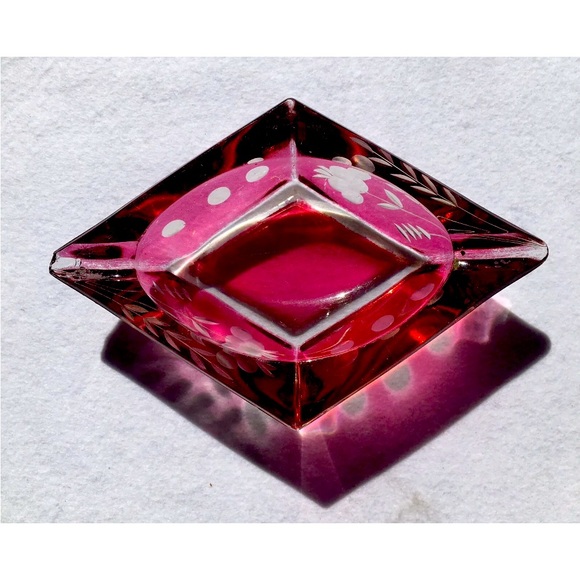 Ruby, red diamond etched glass ashtray from the 50s - Picture 2 of 5
